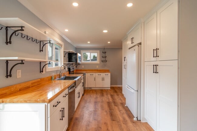 Building Photo - **Coming Soon** Spokane Valley 3 Bed 2 Bath updated home Oversized Lot RV Parking