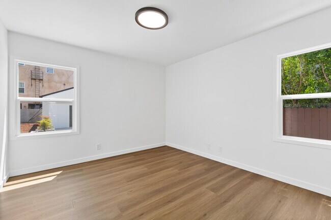 Foto del edificio - 5554 Radford Ave