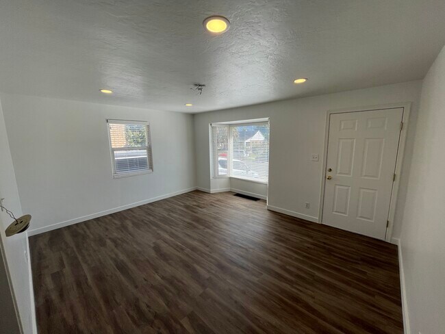 Living room - nest thermostat installed - 1675 E Wilson Ave