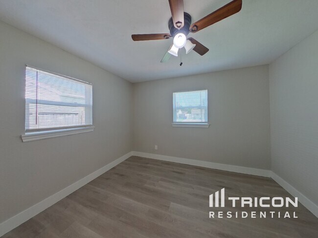 Foto del edificio - 4102 W Bay View Ave