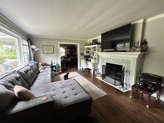 Photo - 319 Clarendon Dr House