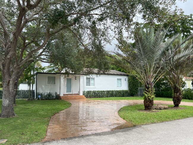 Foto del edificio - 6415 SW 82nd St