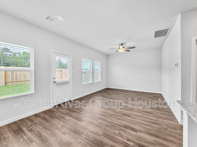 Building Photo - 10770 Red Flagstone Dr