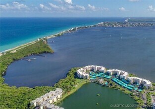 Building Photo - 5799 NE Island Cove Way