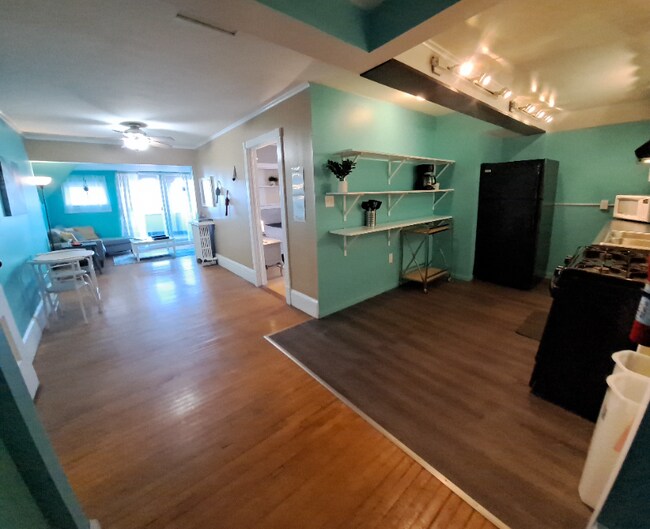 Building Photo - 1721 E 1st St