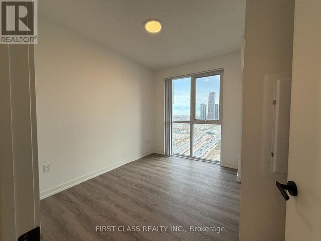 Photo du bâtiment - 8 Interchange Wy