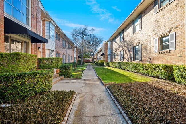 Building Photo - 6037 Sandhurst Ln