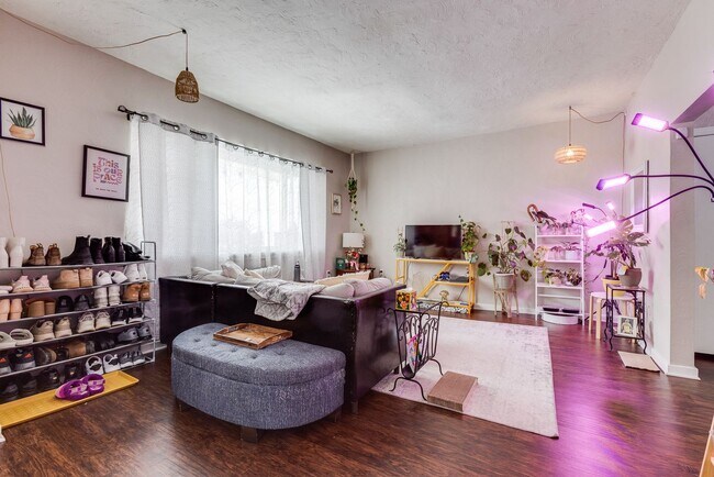 Foto del edificio - AVAILABLE AUGUST - Check out this 3 bedroo...