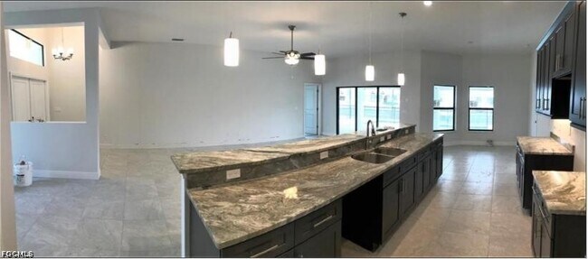 Building Photo - 815 SW 11th Ct