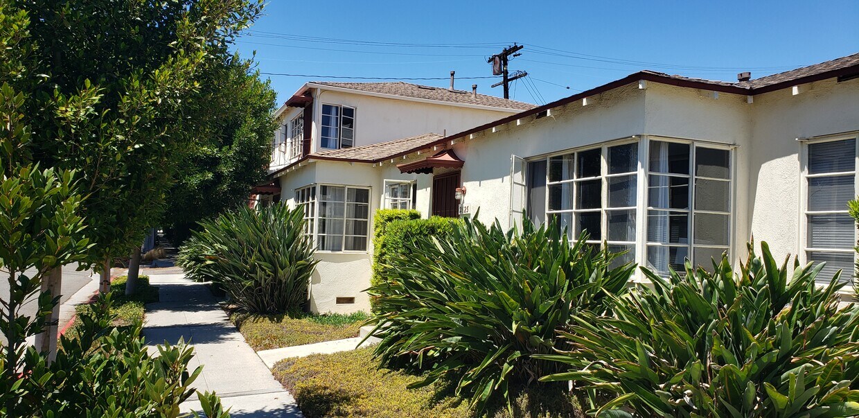 Primary Photo - 2621 Cloverfield Blvd