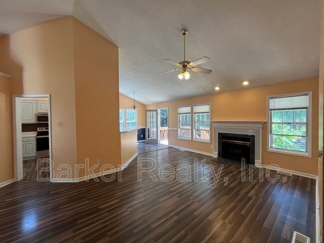 Foto del edificio - 232 Walnut Creek Dr