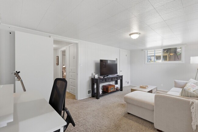 Building Photo - Provo Basement Apartment