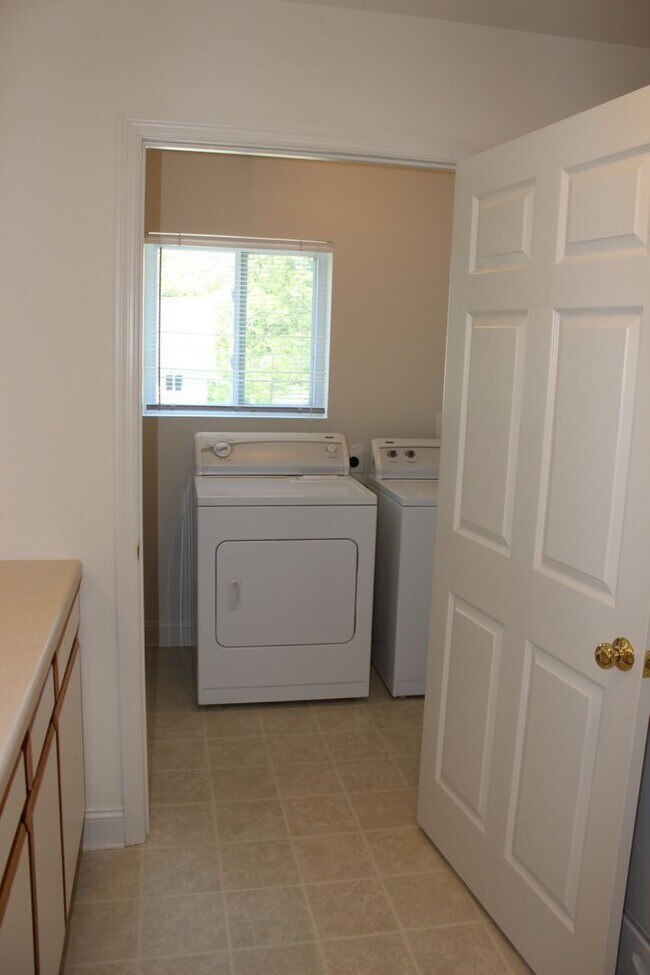 Foto del edificio - 3 Bedroom 3 Bath 1st Floor