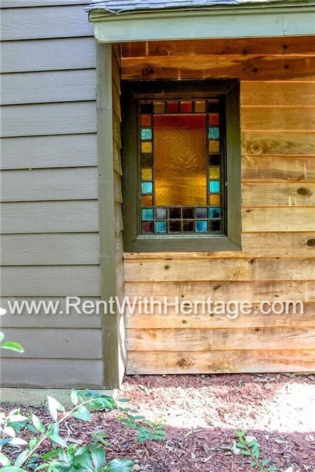 Foto del edificio - Charming Rustic Cabin Home on 2 Acres / Na...
