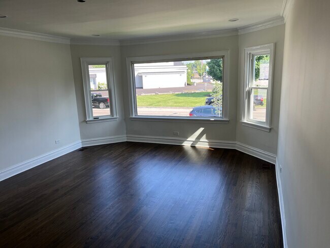 Foto del edificio - 6137 W Peterson Ave