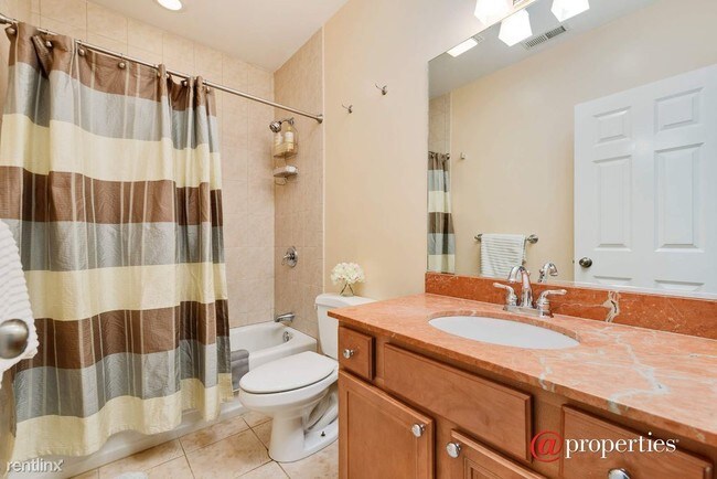 Building Photo - 426 N Ada St