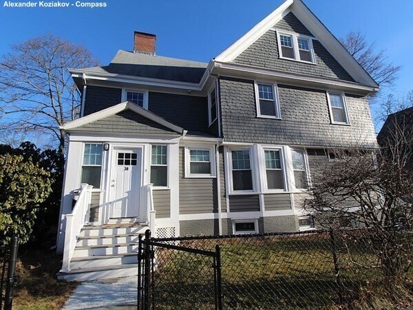 Building Photo - 28 Holton St