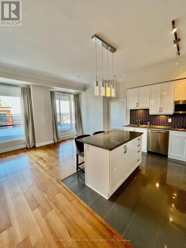 Photo du bâtiment - 111 Civic Square Gate