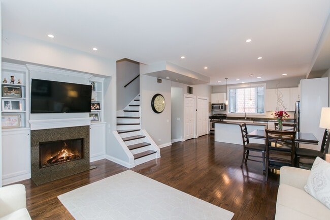 Foto del edificio - 2005 N Hoyne Ave