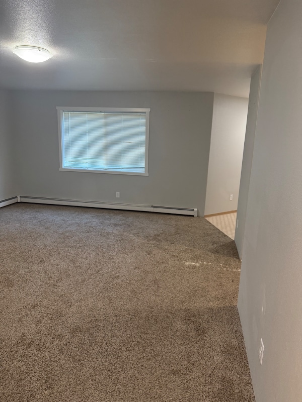 Building Photo - 551 N Robin Cir