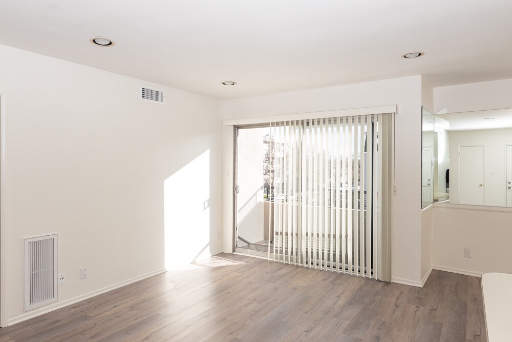 Foto principal - 8635 Cashio St