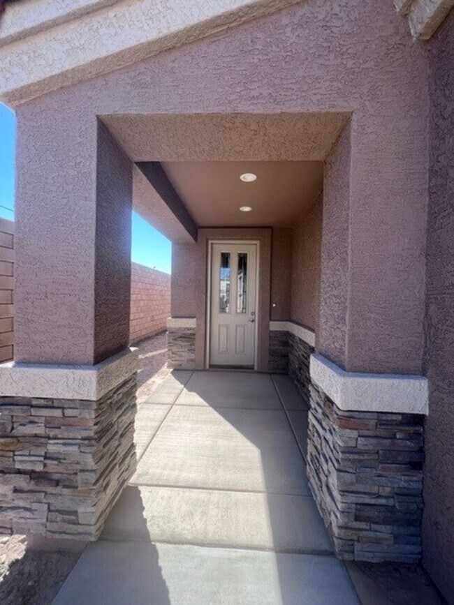 Building Photo - 2 BR with RV Garage, Boat Deep and additio...