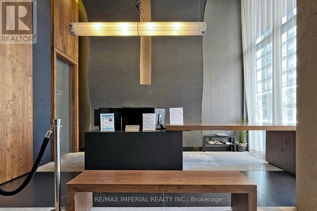 Building Photo - 435 Richmond St W