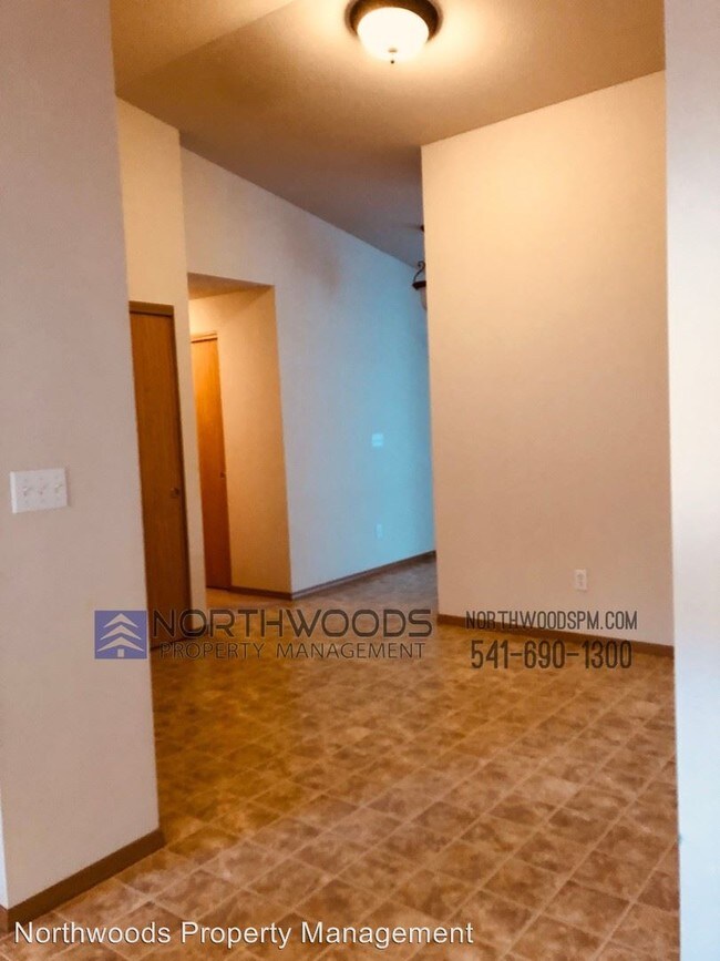Foto del edificio - 4 br, 2 bath House - 1310 A Talent Ave