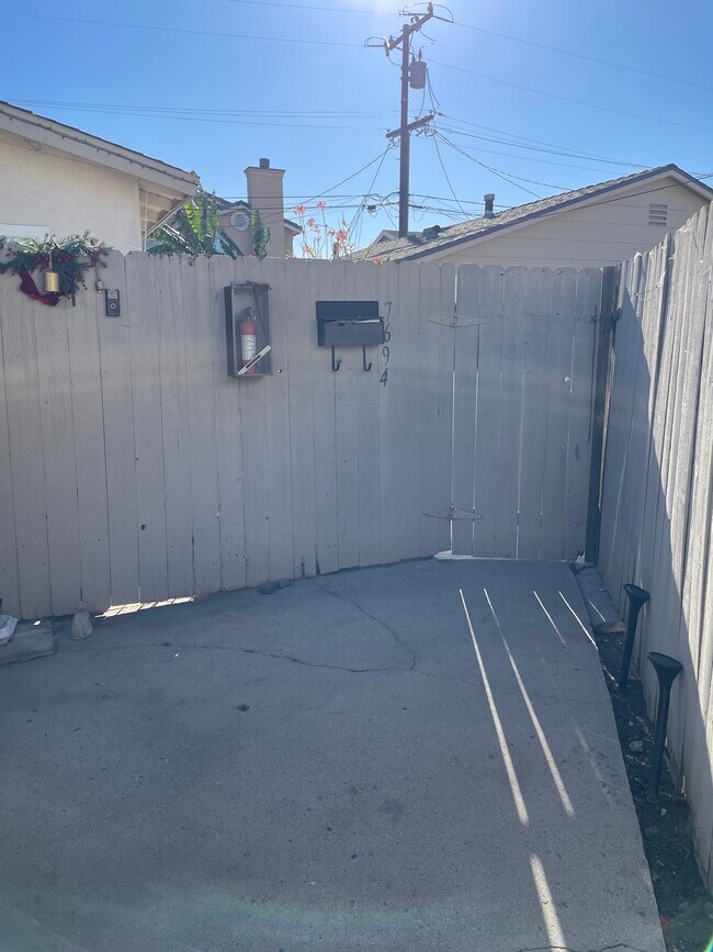 Puerta de la casa - 7694 14th St