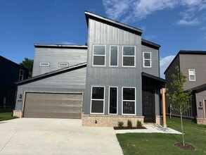 Building Photo - 1303 SW Journey Ln