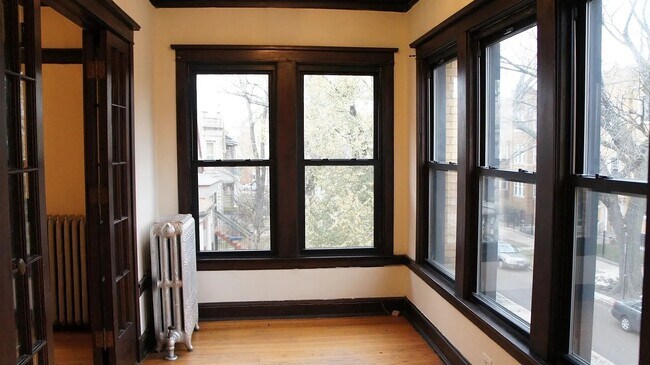 Building Photo - 2428 N Sawyer Ave