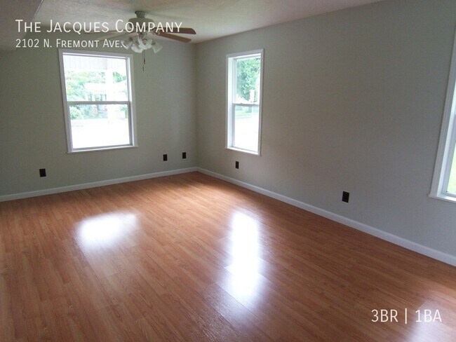 Building Photo - 3 Bedroom Home on Corner Lot