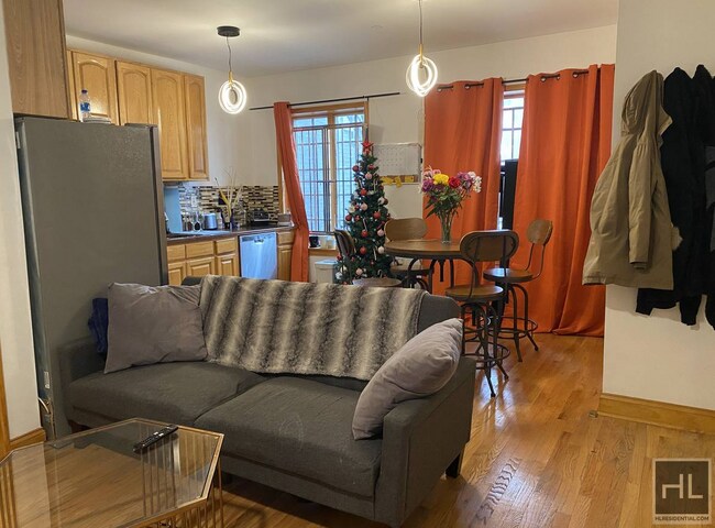 Building Photo - 1 Bed in Slope South!