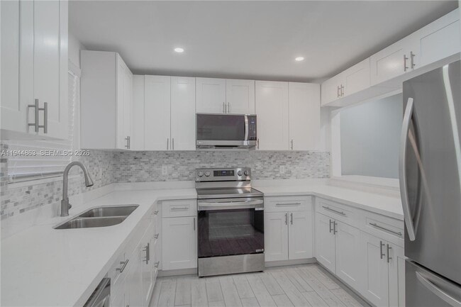 Foto del edificio - 2830 Riverside Dr