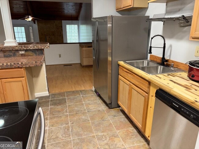 Building Photo - 2577 Terrace Trail