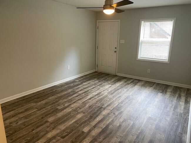 Foto del edificio - 5889 Lone Oak Dr SW