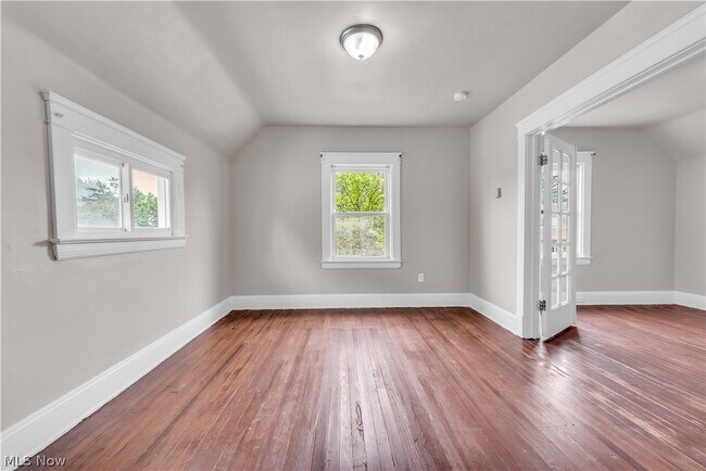 Building Photo - 2508 Montclair Ave