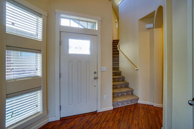 Foto del edificio - BEAUTIFUL THREE BEDROOM HOME IN FELIDA