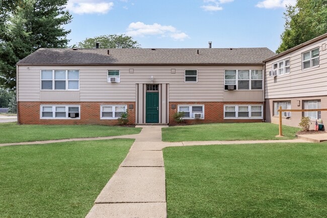 Building Photo - Premier Garden Apartments