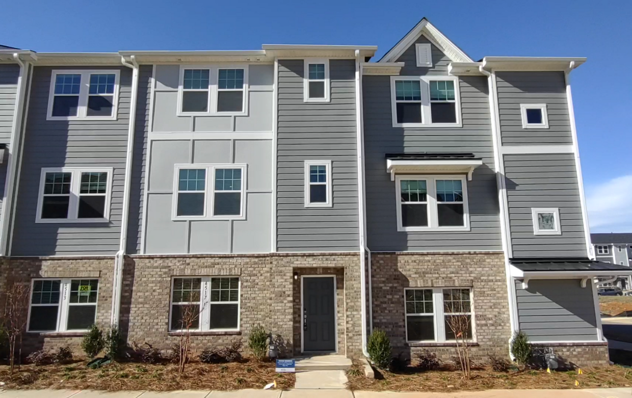 Foto principal - Move In Ready Townhome located in City Park!