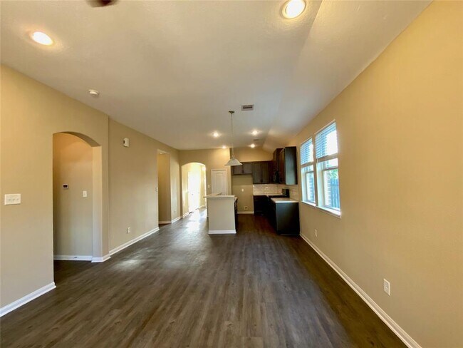 Building Photo - 15609 All Star Dr