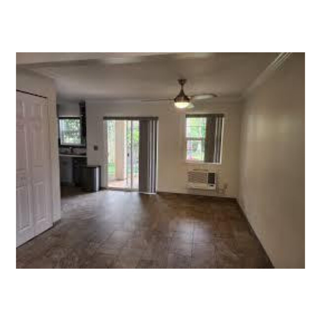 Living room facing patio - 60 Halili Ln