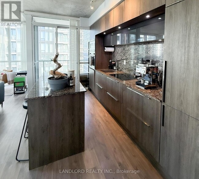 Photo du bâtiment - 88 Blue Jays Way