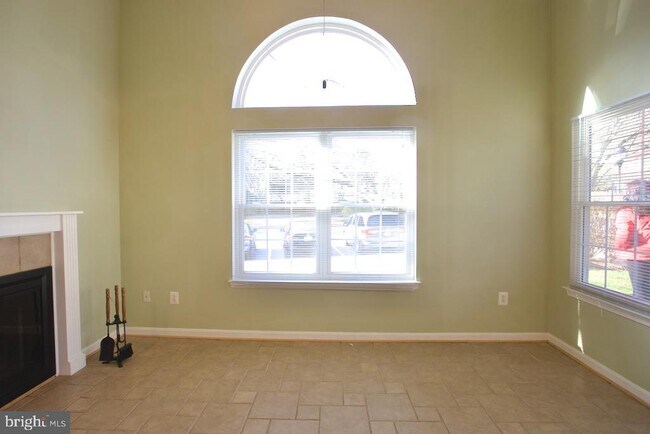 Foto del edificio - 913 Hillside Lake Terrace