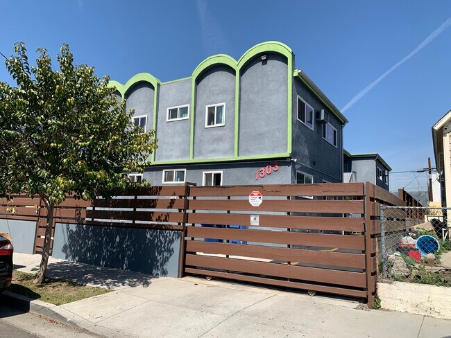 Building Photo - 1303 W 25th St