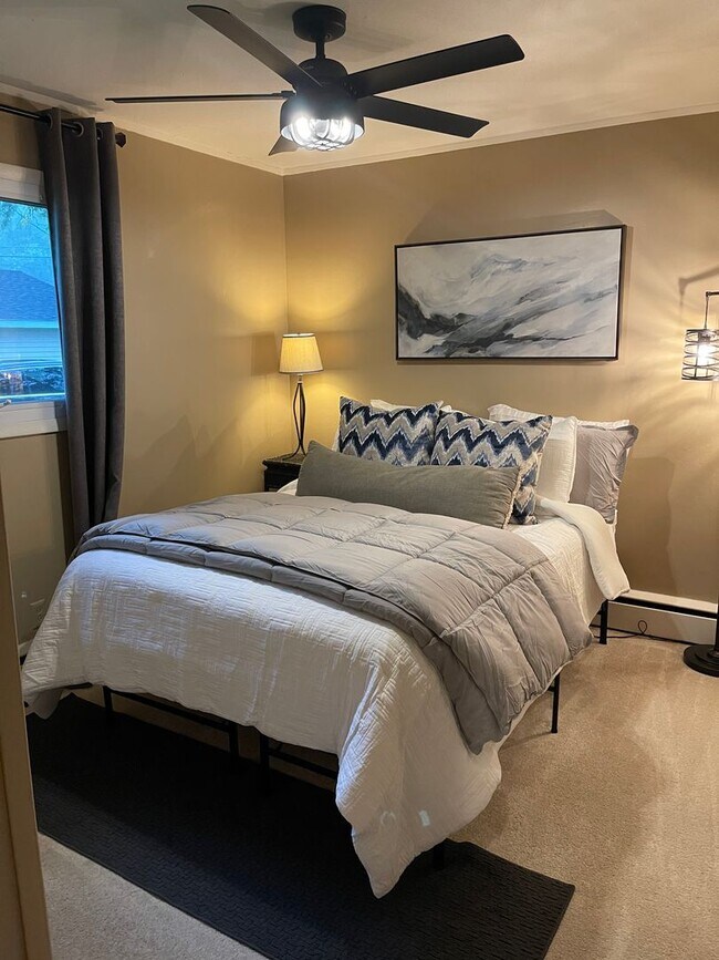 Foto del edificio - Furnished Bungalow with 2BD 2BTH near WITC and UWS!!  Short Term Available, Most Utilities Included!