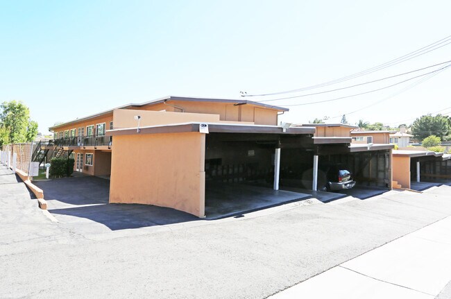 Building Photo - 613 E Birch St
