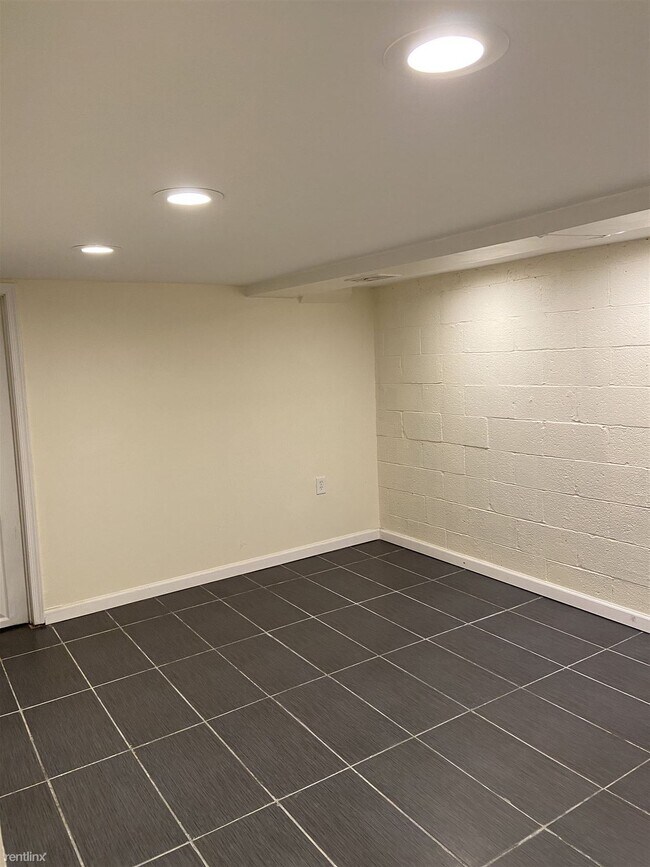 Building Photo - 2824 Edgecombe Cir S