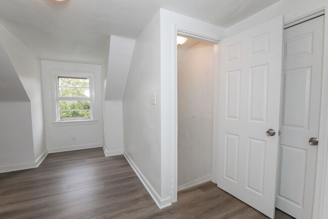 Building Photo - 4729 Pinehurst Ave