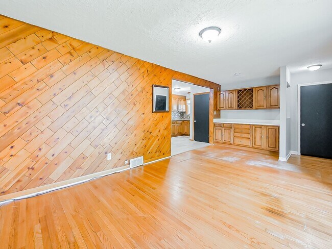 Building Photo - Charming 3-Bedroom Ranch in the Heart of Garden City